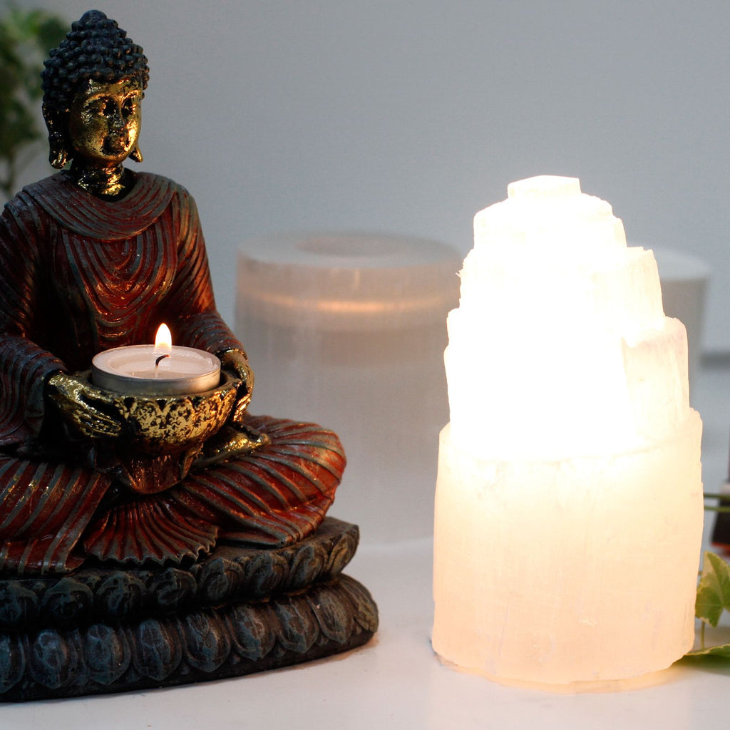 Selenite Tower Lamp – 15 cm – detail view