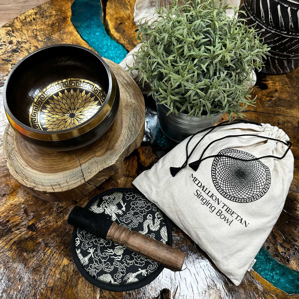 Singing Bowl Gift Set – Round Medallions · 14 cm – detail view