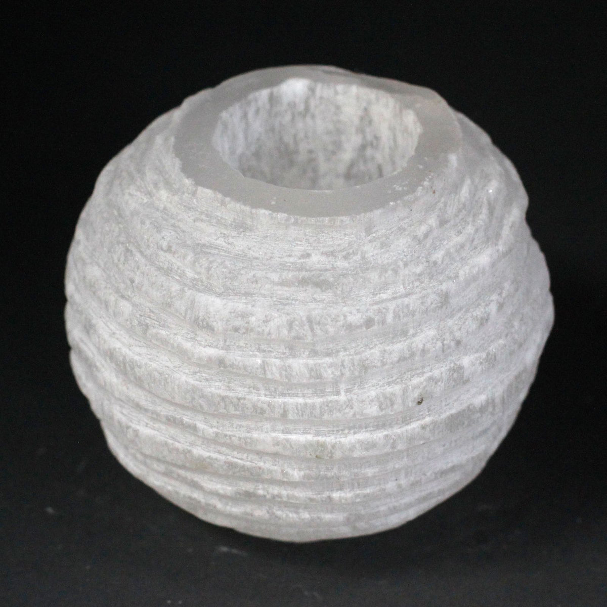 Selenite Candle Holder – Round · 9 × 8 cm – detail view