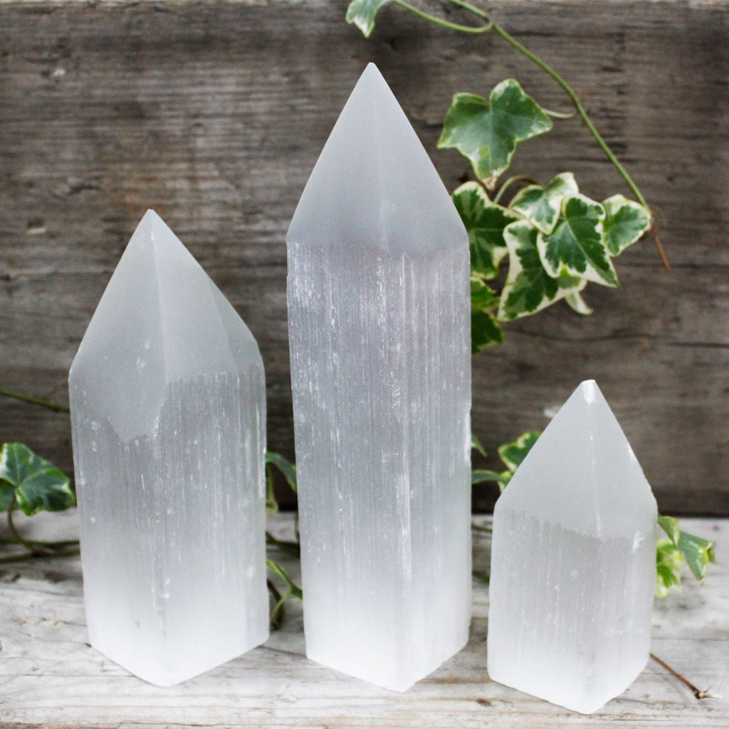 Selenite Tower – Pencil Point · 15 cm – styled view