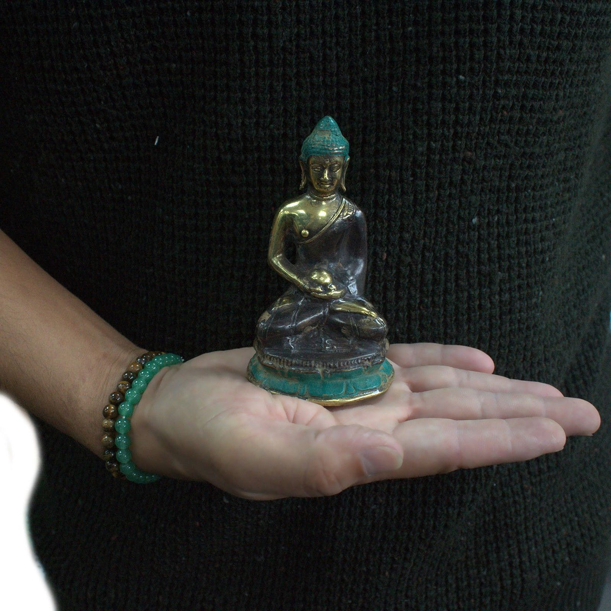 Brass Meditation Buddha – Feng Shui – detail view