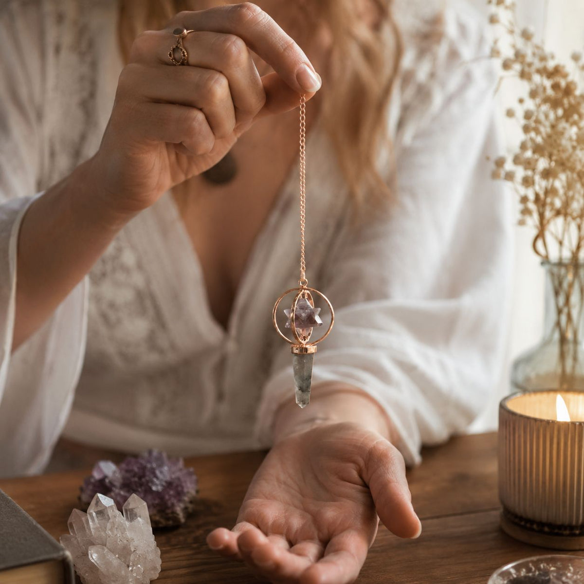 Pendulum – Cosmic Navigator · Amethyst & Labradorite – close-up