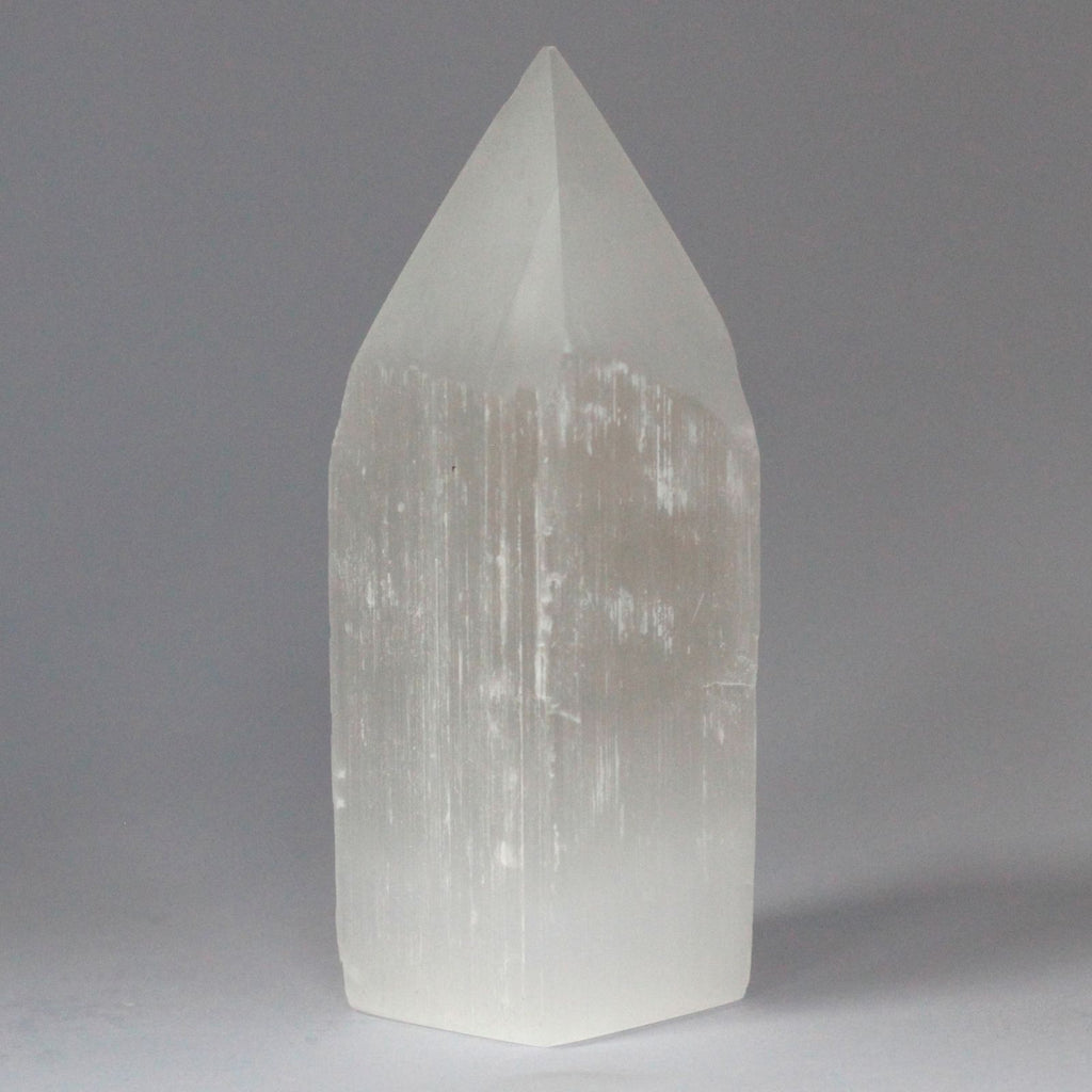 Selenite Tower – Pencil Point · 15 cm – close-up