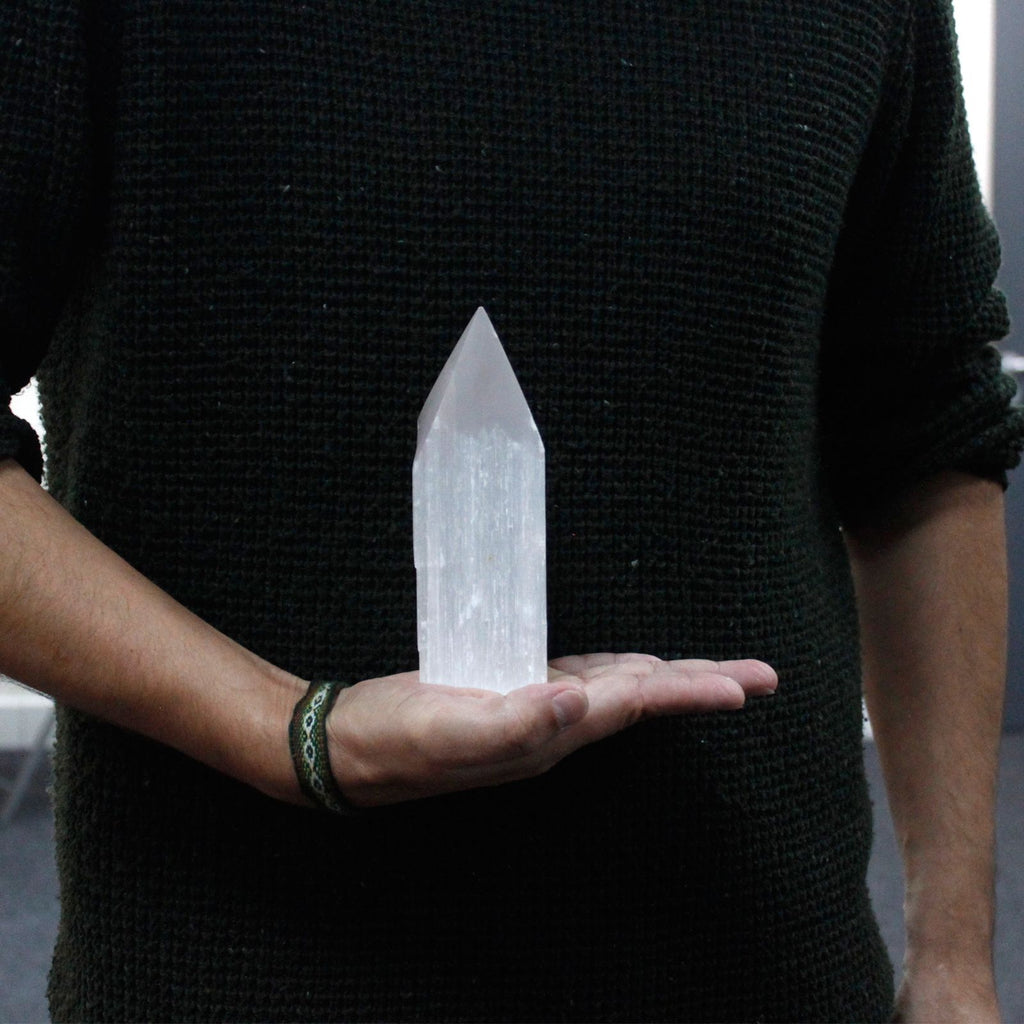 Selenite Tower – Pencil Point · 15 cm – another angle